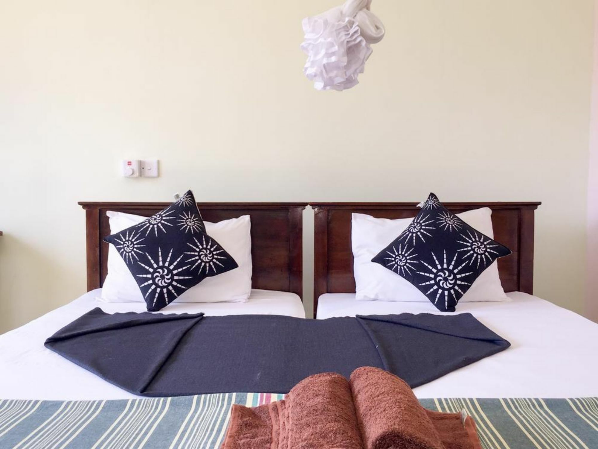 Dinaro Guest Hotel Ела Екстериор снимка